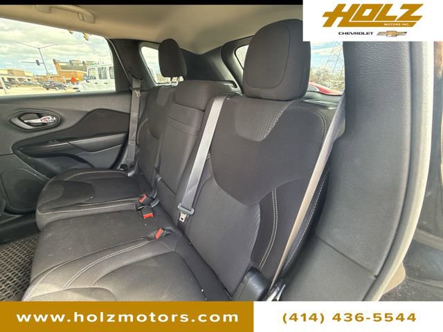 Used 2017 Jeep Cherokee Latitude w/ Cold Weather Group image 22