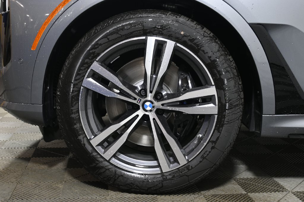 Used 2027 BMW X7 M60i AWD/4WD image 12
