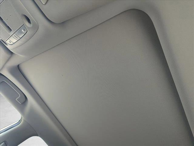 Used 2018 Nissan Rogue SL w/ Premium Package image 12