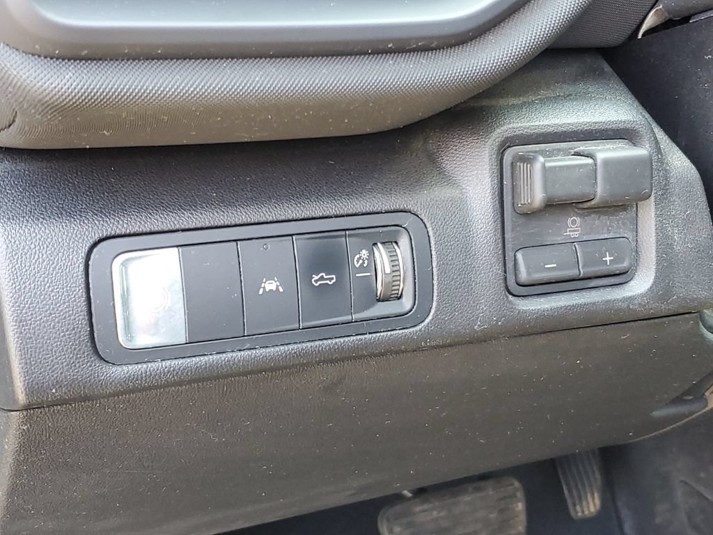 Used 2026 Chevrolet Silverado EV LT AWD/4WD image 13