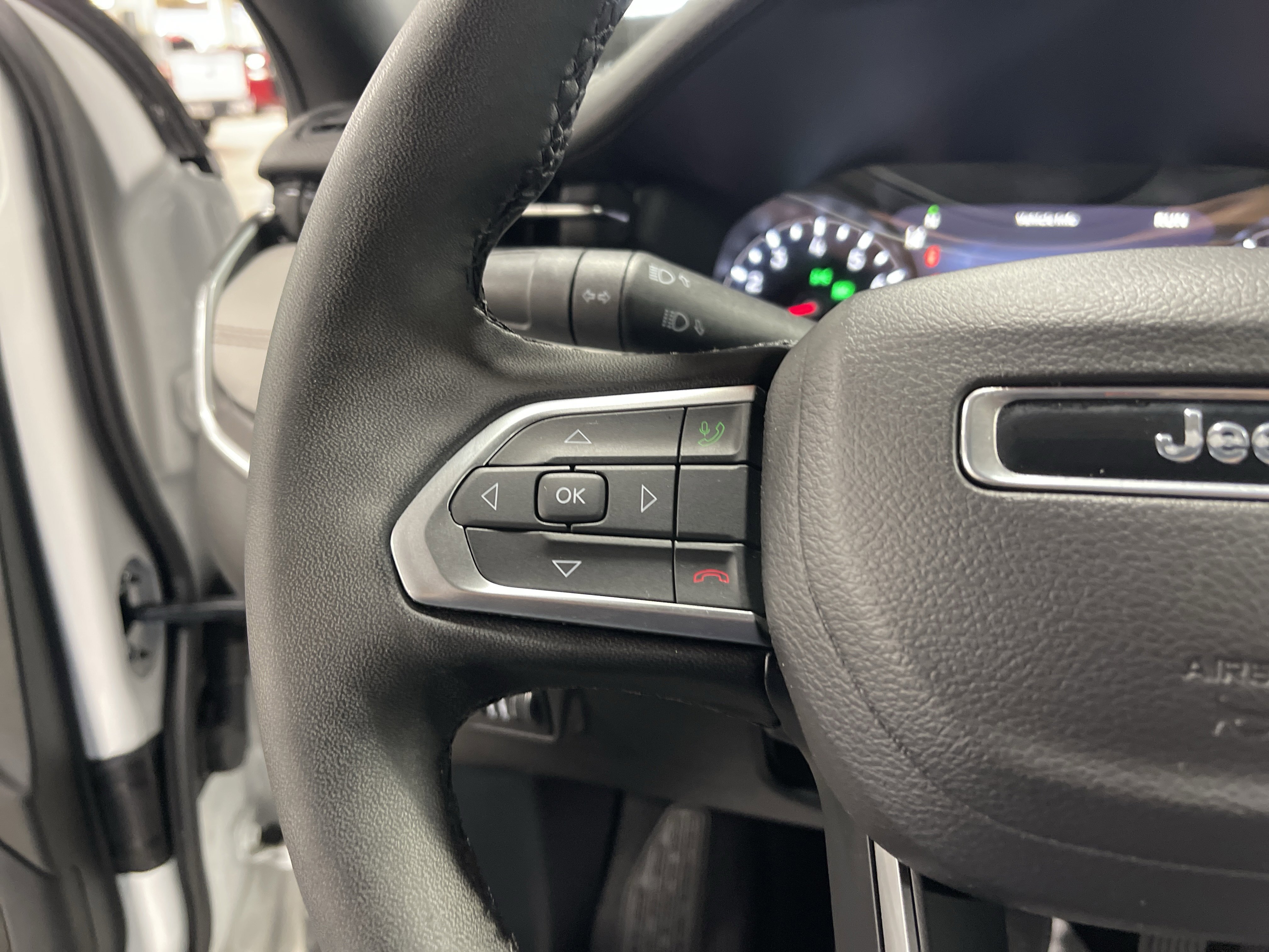 Used 2024 Jeep Compass Limited image 17