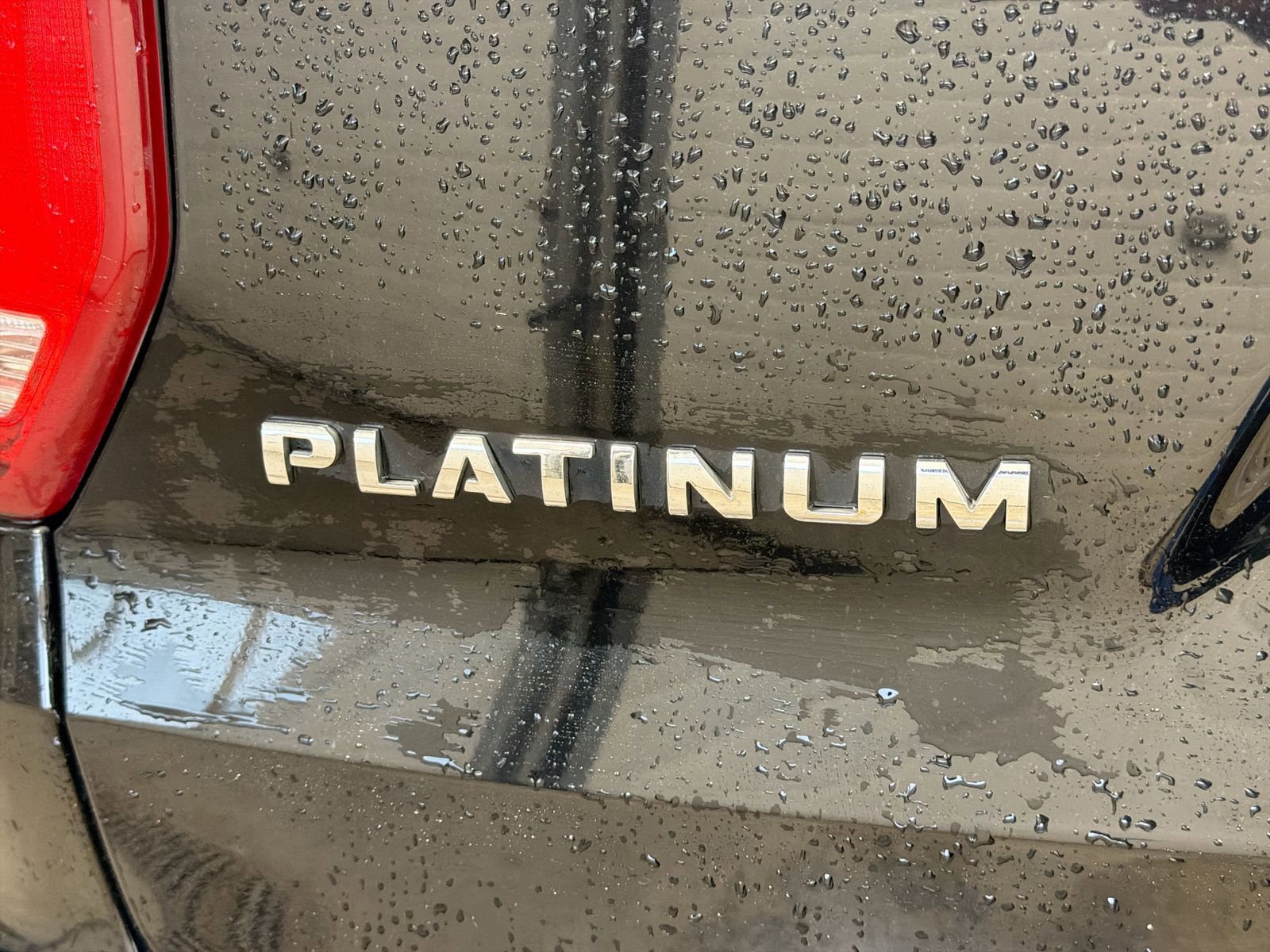 Used 2018 Ford Explorer Platinum image 18