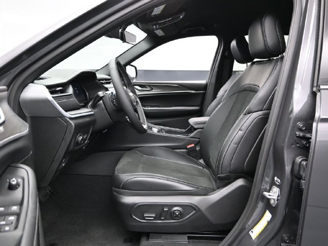New 2026 Jeep Grand Cherokee Altitude AWD/4WD image 18