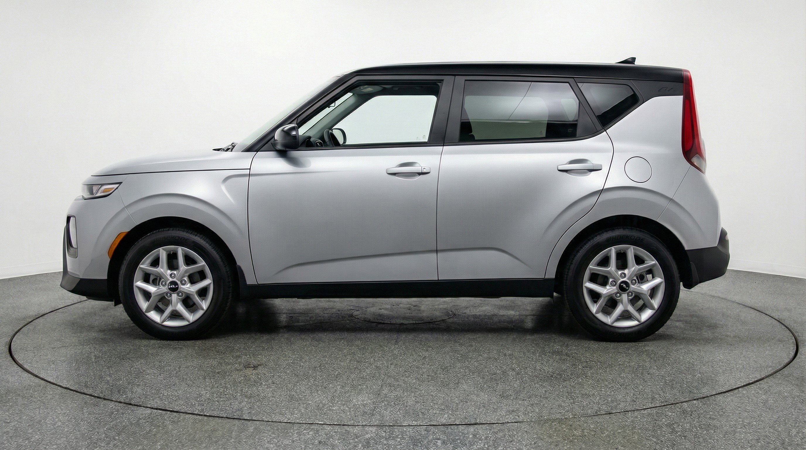 Used 2025 Kia Soul LX w/ LX Technology Package image 5