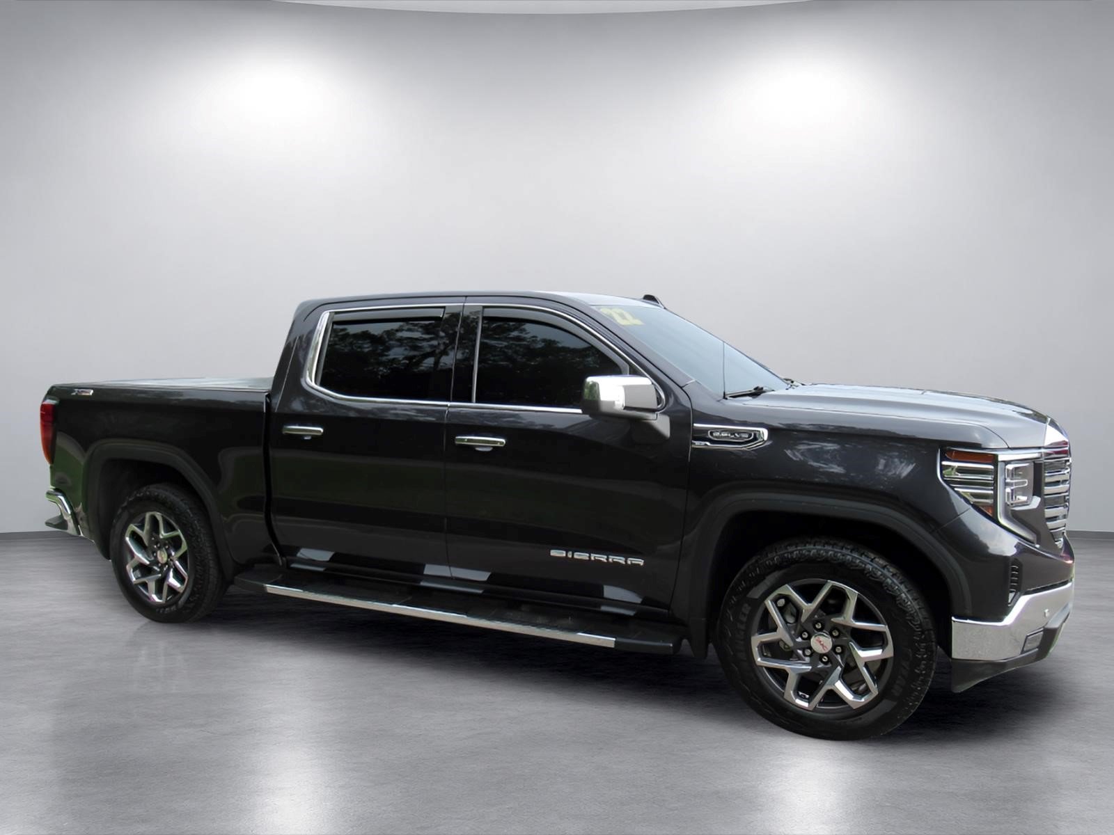 Used 2022 GMC Sierra 1500 SLT w/ SLT Premium Plus Package AWD/4WD image 2