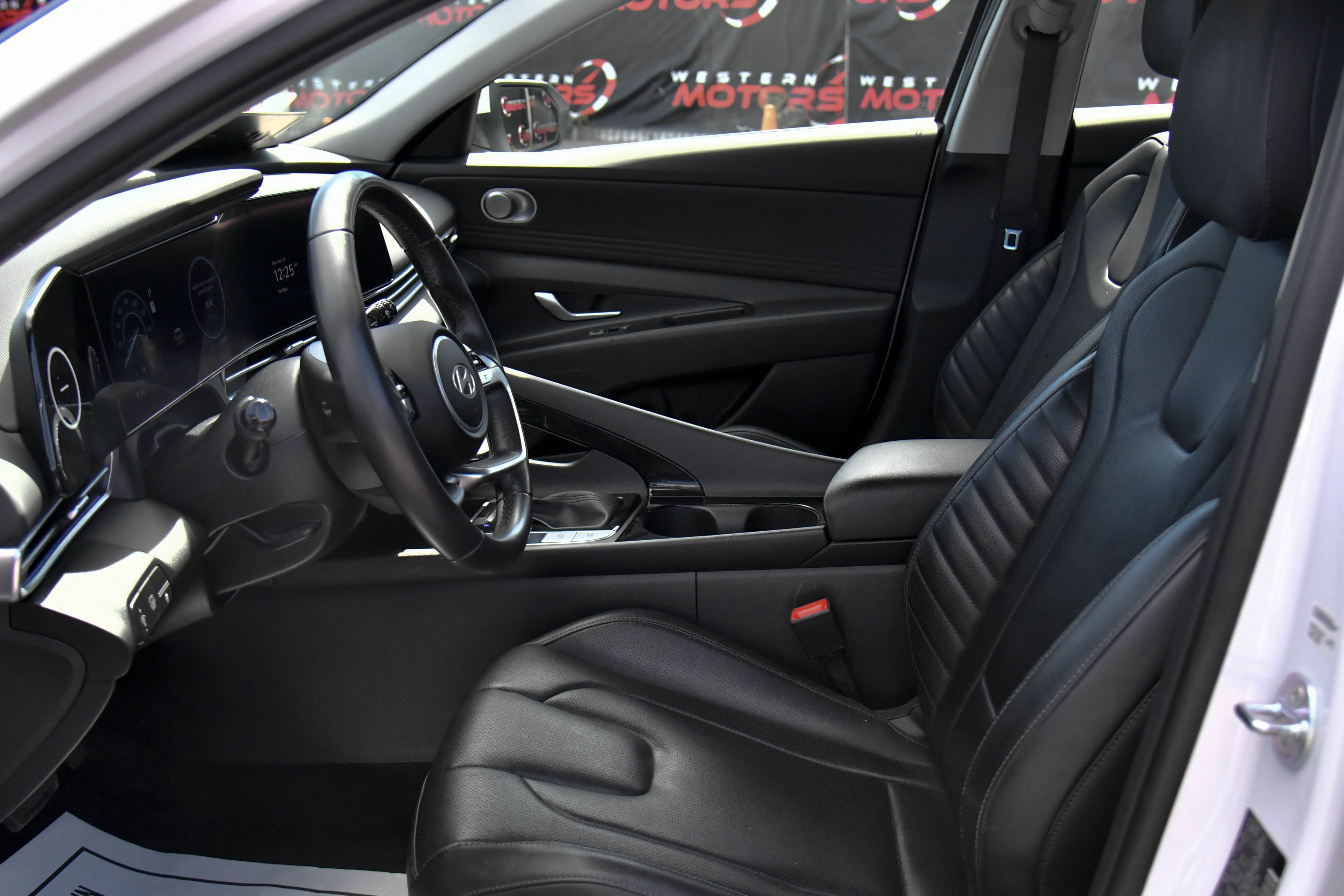 Used 2025 Hyundai Elantra Limited image 18