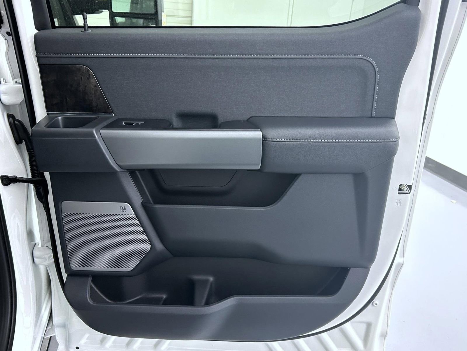 New 2026 Ford F250 Lariat w/ Black Appearance Package image 17