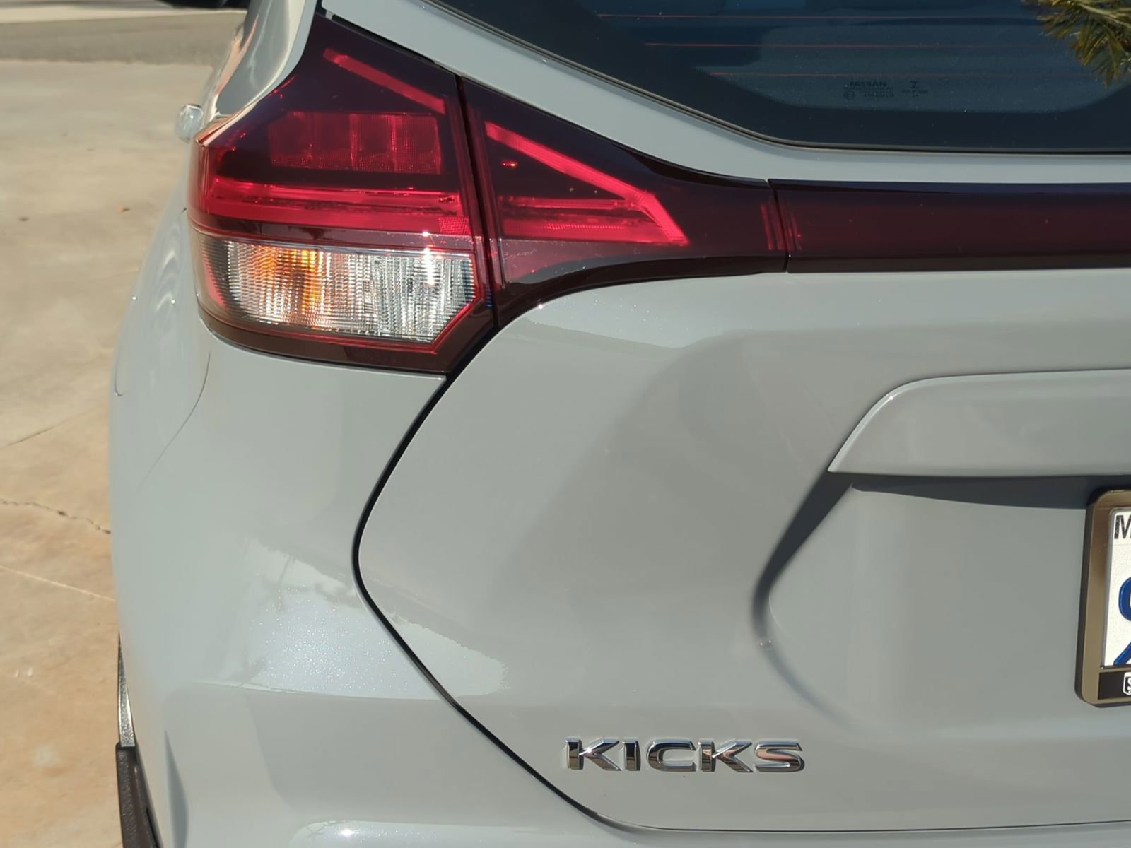 Used 2023 Nissan Kicks SR w/ SR Premium Package image 11