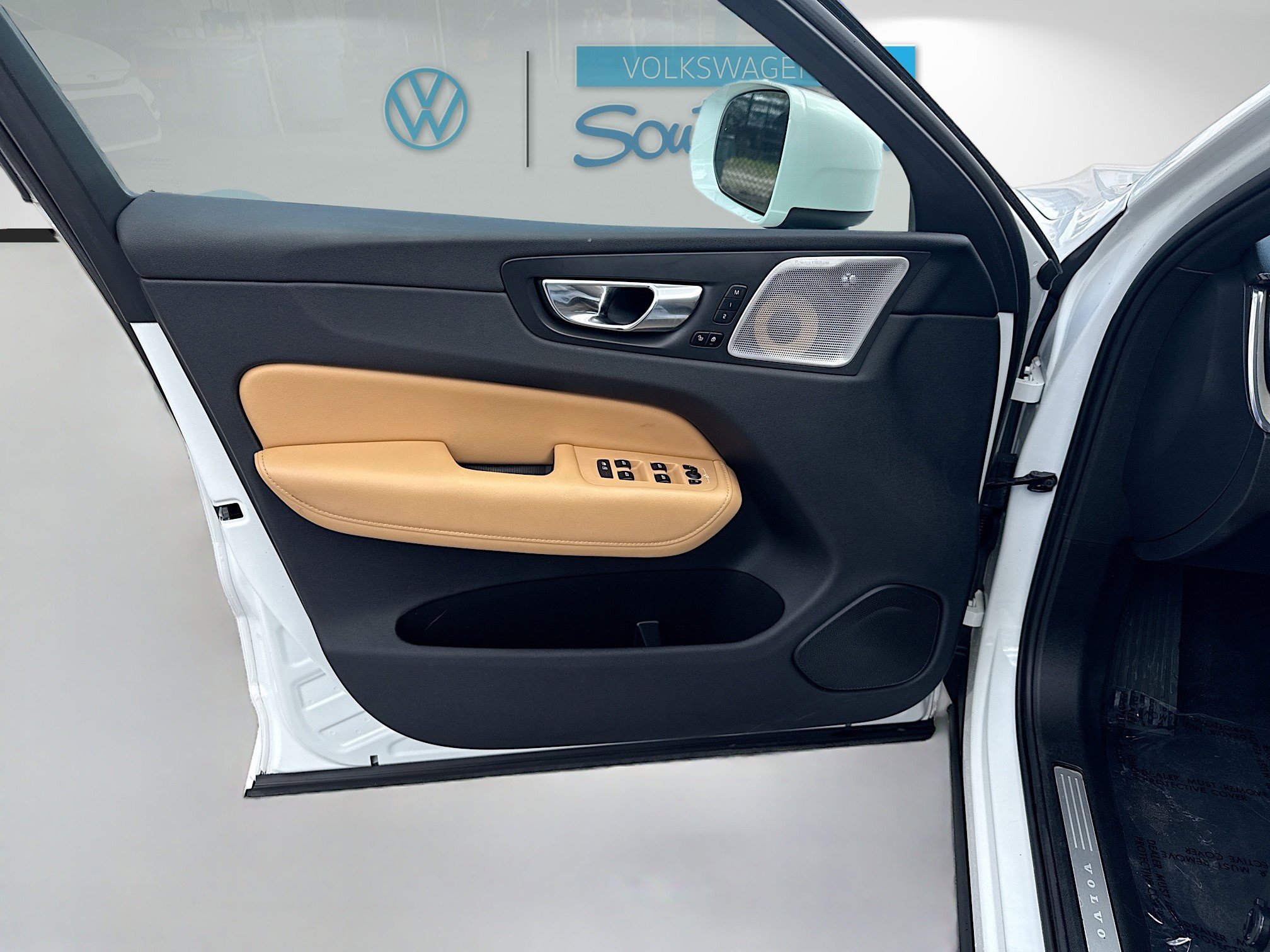 Used 2019 Volvo XC60 T8 Inscription w/ Advanced Package image 20