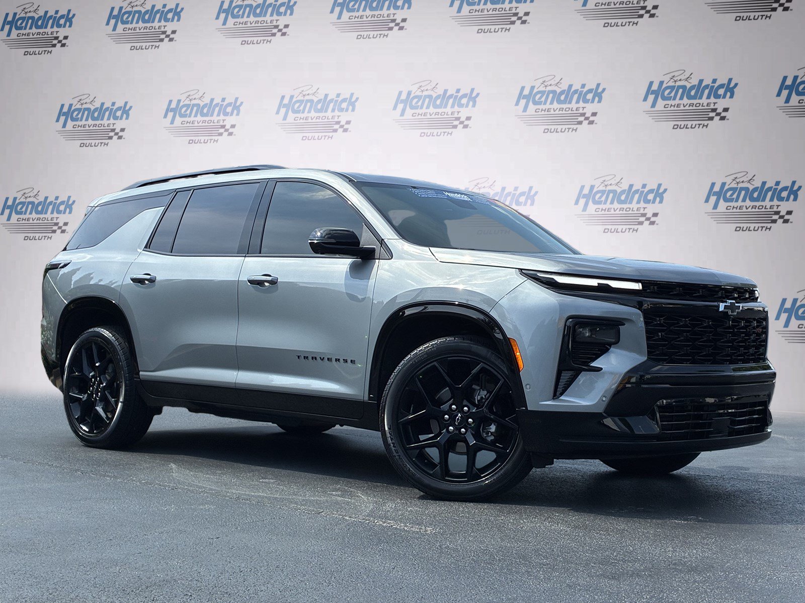 Used 2024 Chevrolet Traverse RS FWD image 2