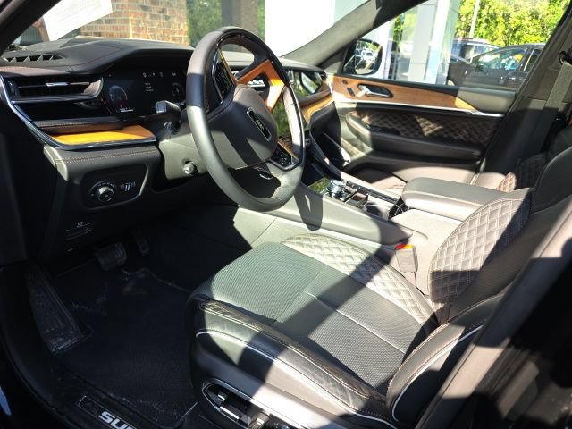 Used 2025 Jeep Grand Cherokee Summit AWD/4WD image 10