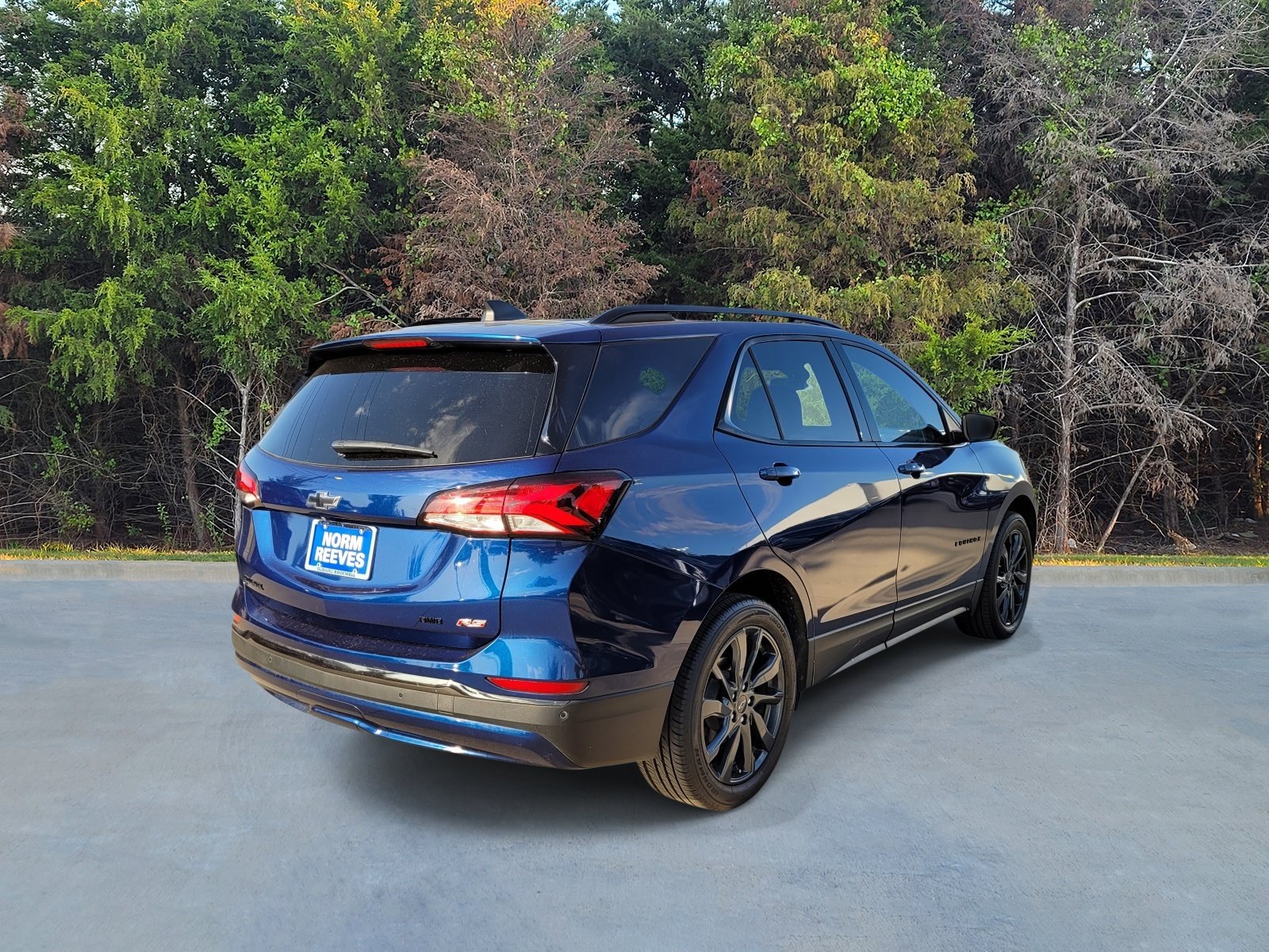Used 2023 Chevrolet Equinox RS w/ RS Leather Package FWD image 17