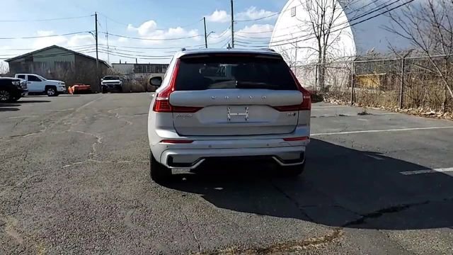 Used 2025 Volvo XC60 B5 Plus image 7