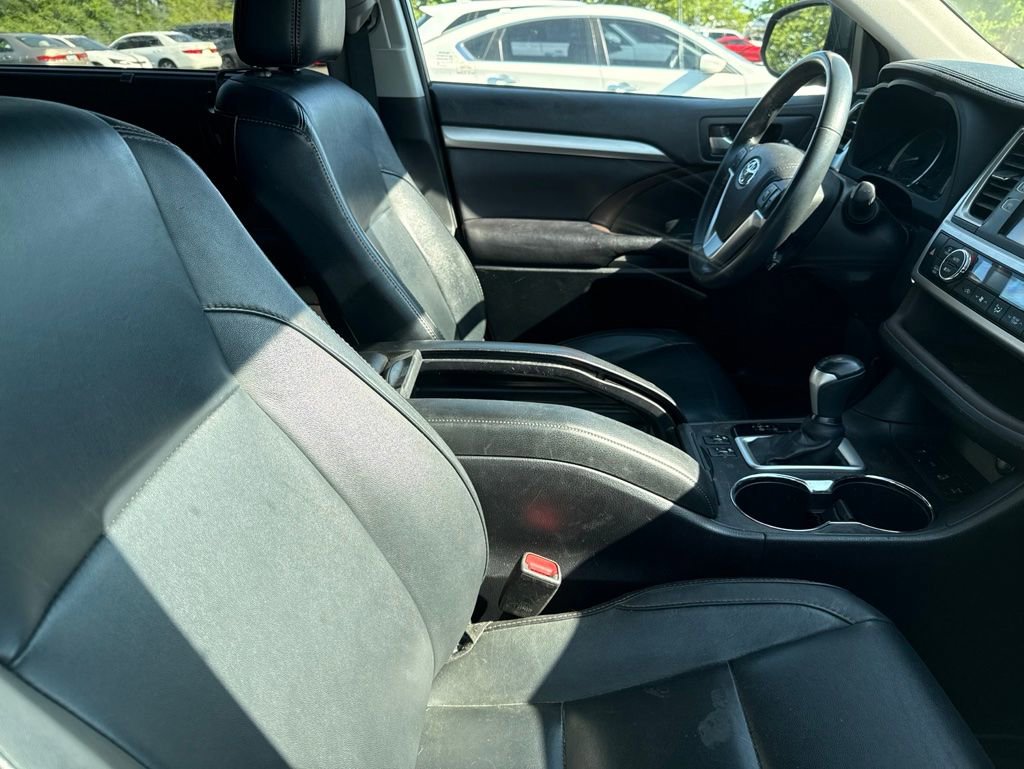 Used 2016 Toyota Highlander XLE AWD/4WD image 11