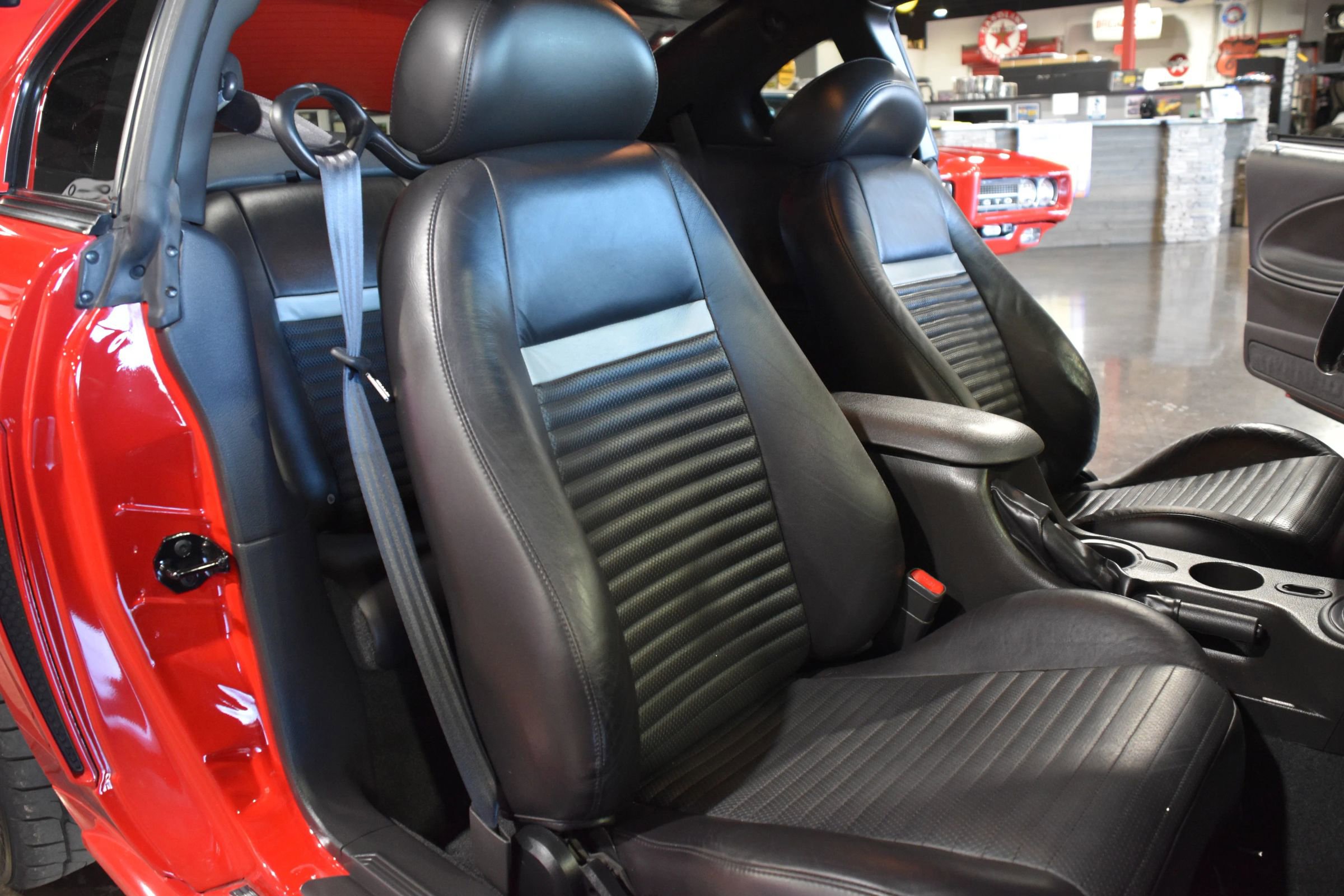 Used 2004 Ford Mustang Mach 1 RWD image 31