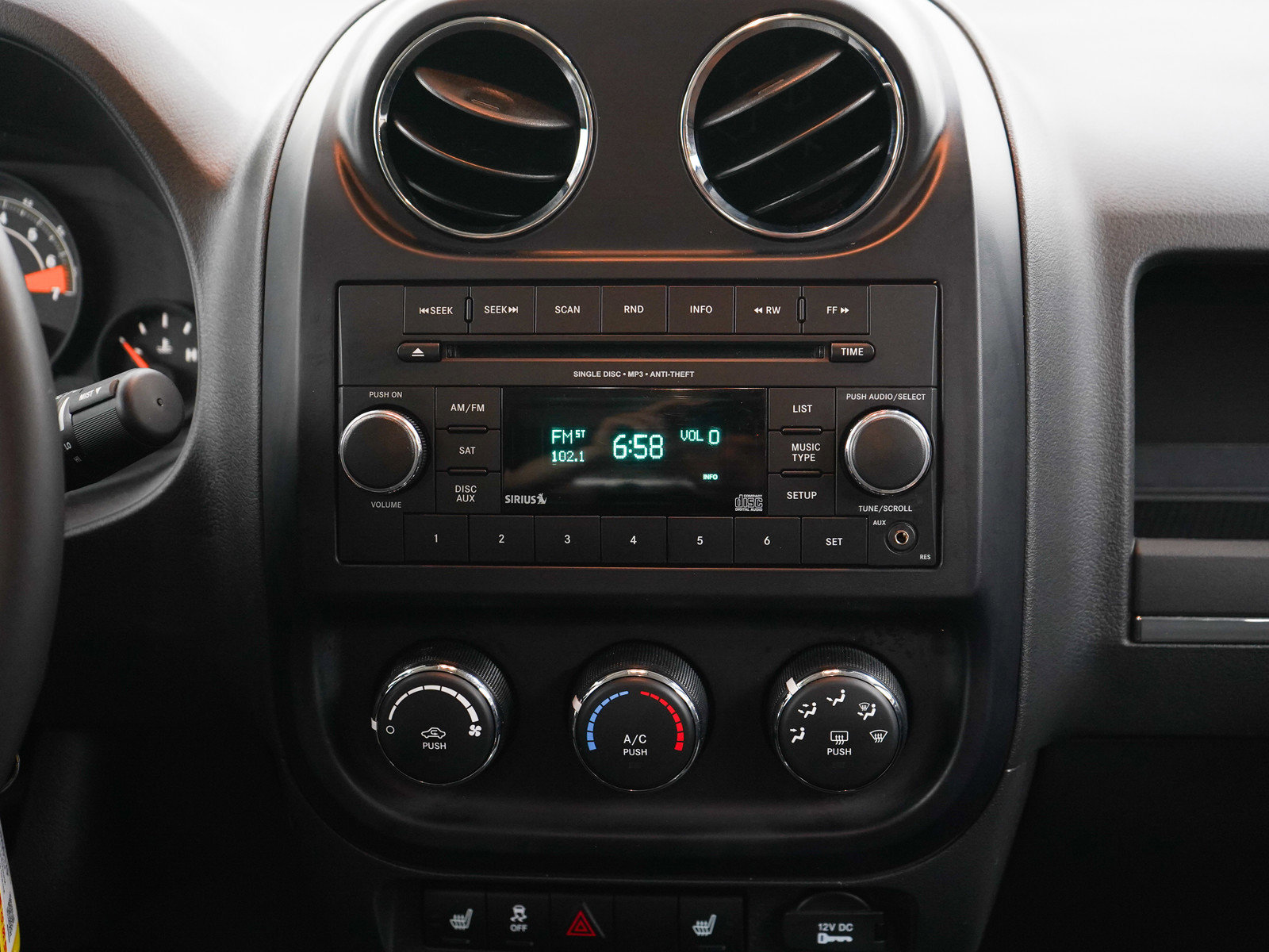 Used 2014 Jeep Patriot Latitude image 15