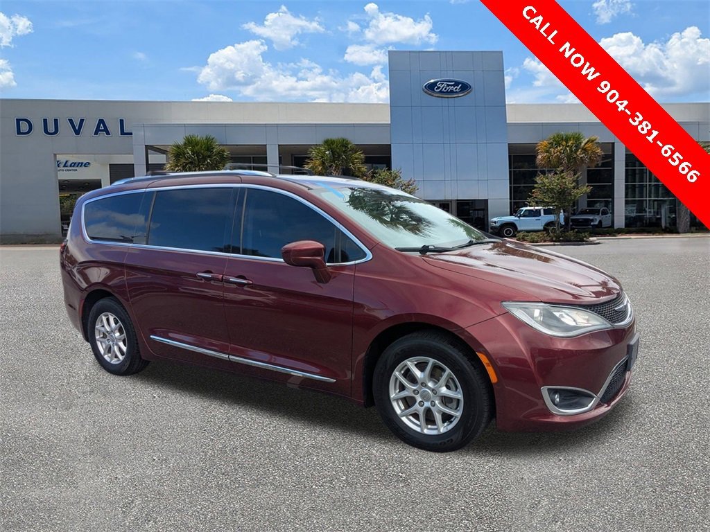 Used 2020 Chrysler Pacifica Touring-L image 2