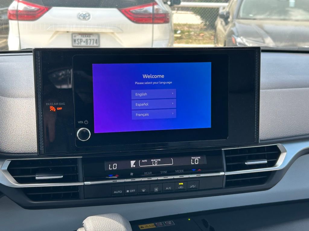 Used 2025 Toyota Sienna LE image 20