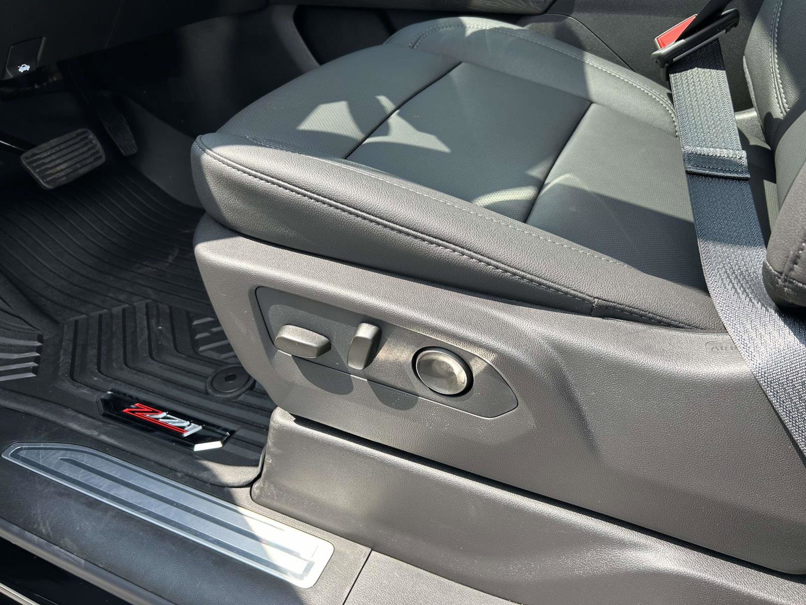 New 2026 Chevrolet Silverado 1500 LTZ w/ LTZ Premium Package image 18