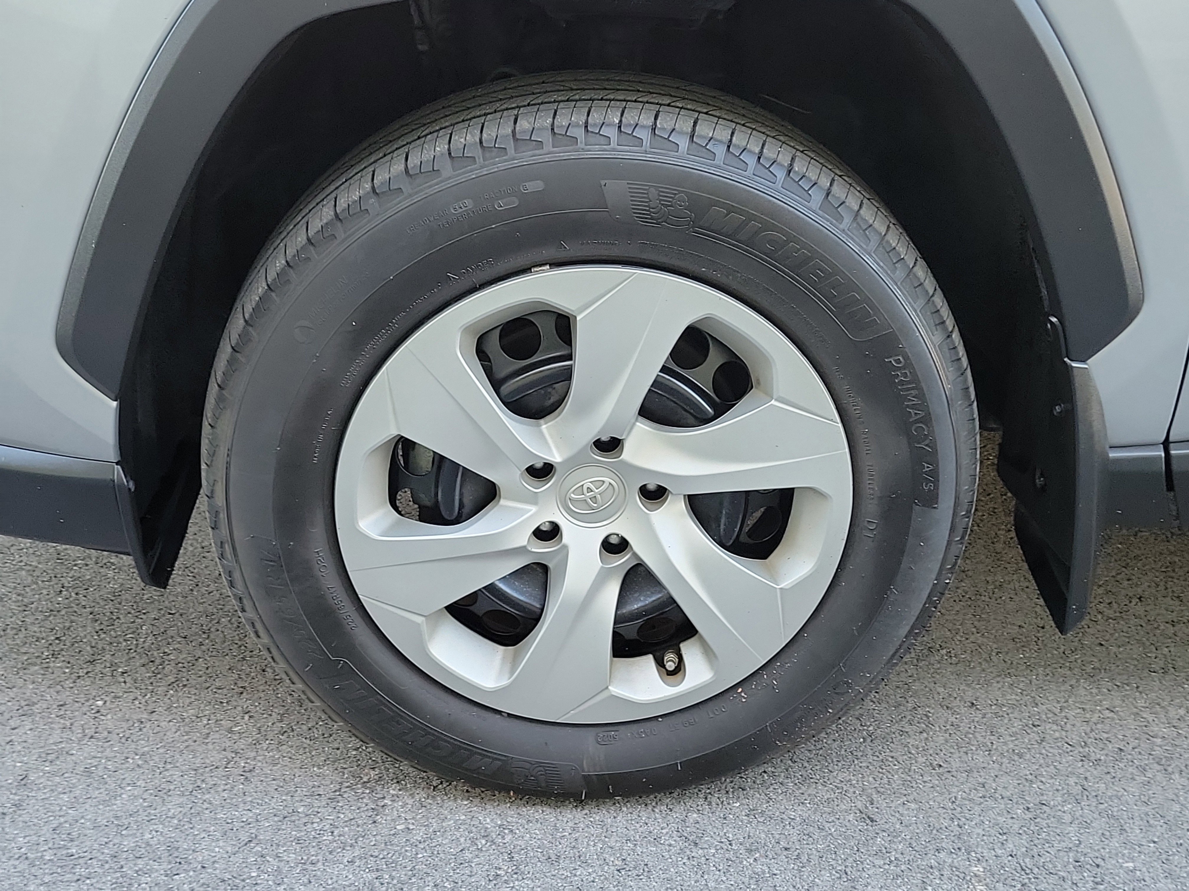 Used 2023 Toyota RAV4 LE image 4