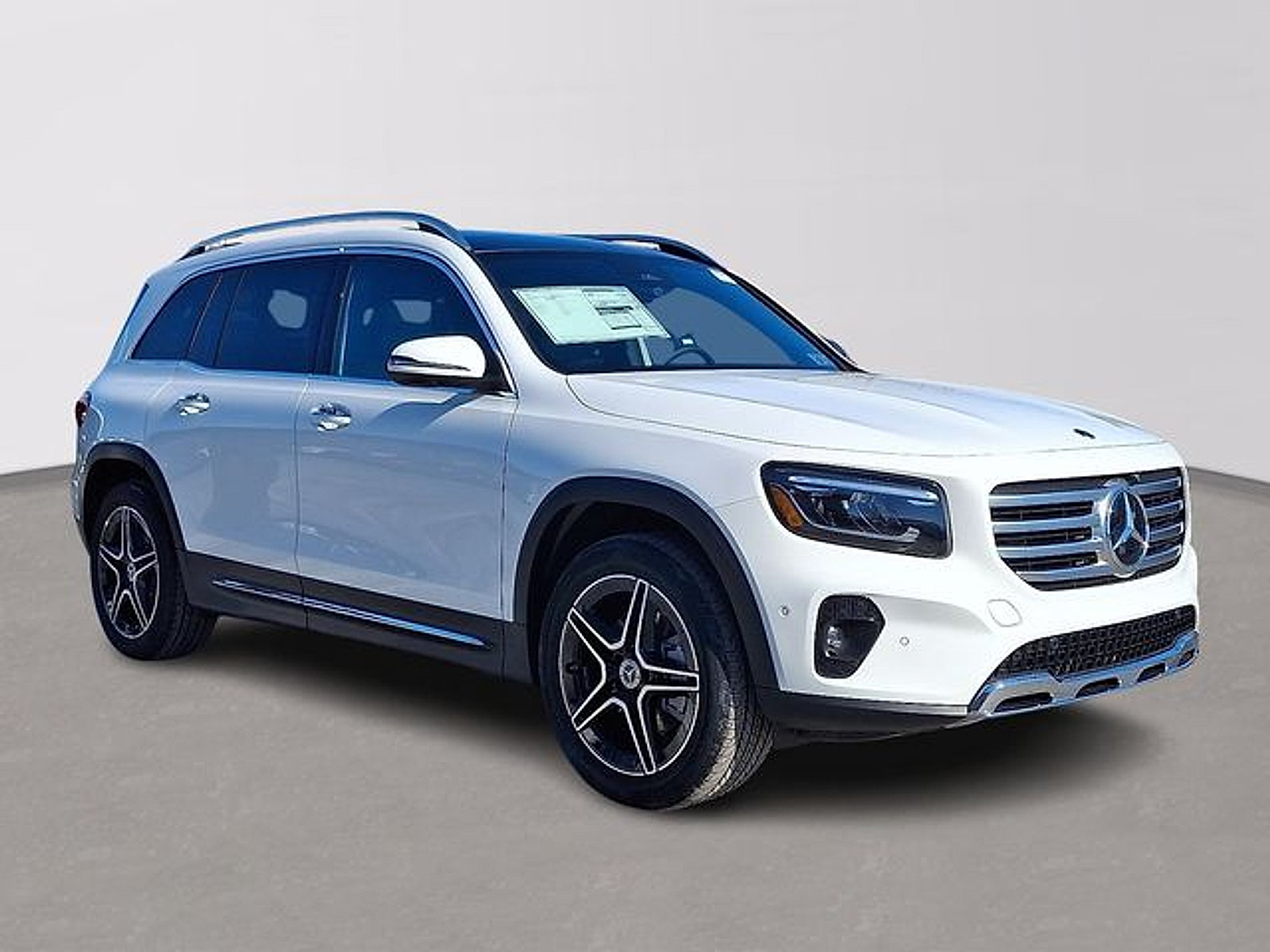 Used 2026 Mercedes-Benz GLB 250 4MATIC image 3