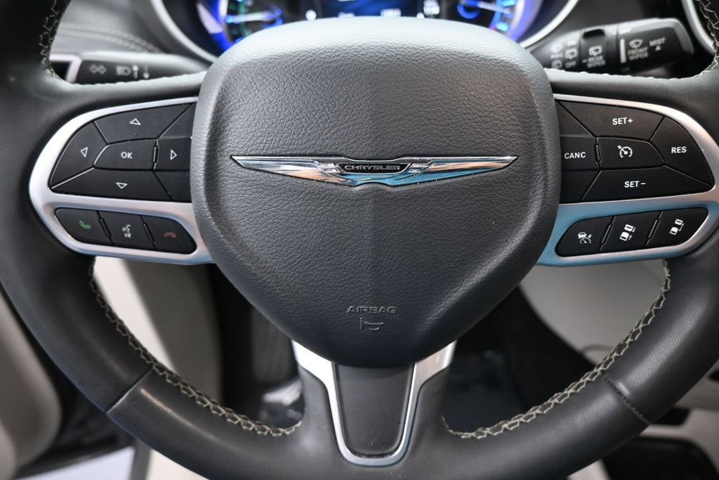 Used 2022 Chrysler Pacifica Touring-L FWD image 30
