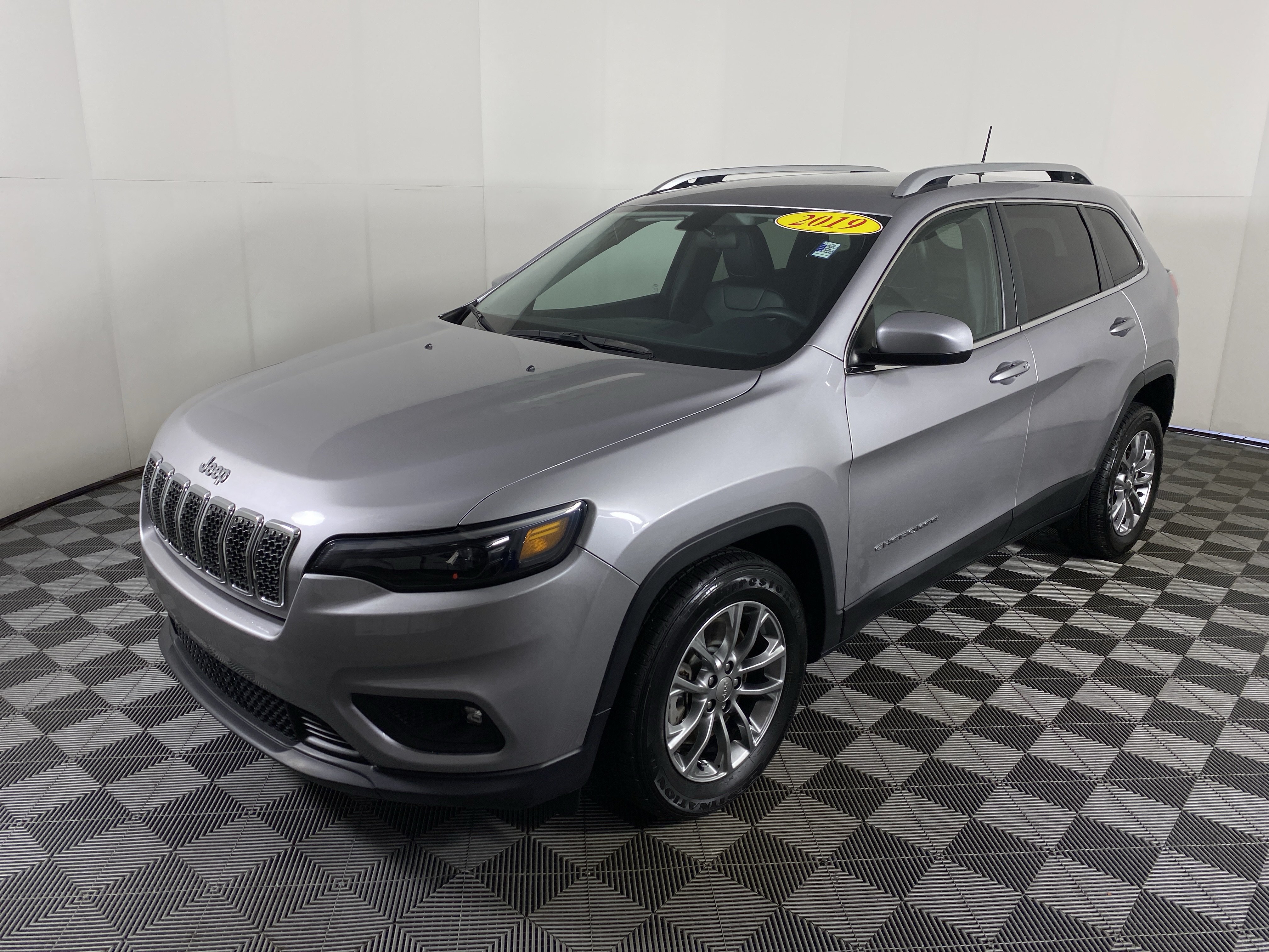 Used 2019 Jeep Cherokee Latitude Plus FWD image 10