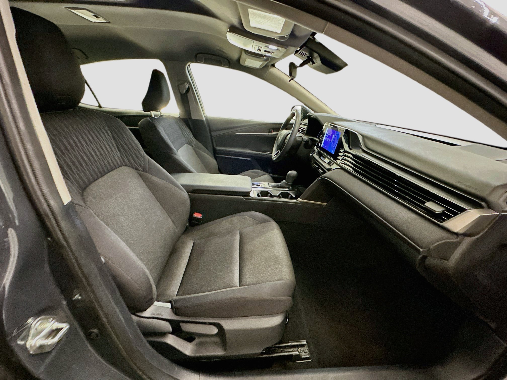 Used 2025 Toyota Camry LE FWD image 31