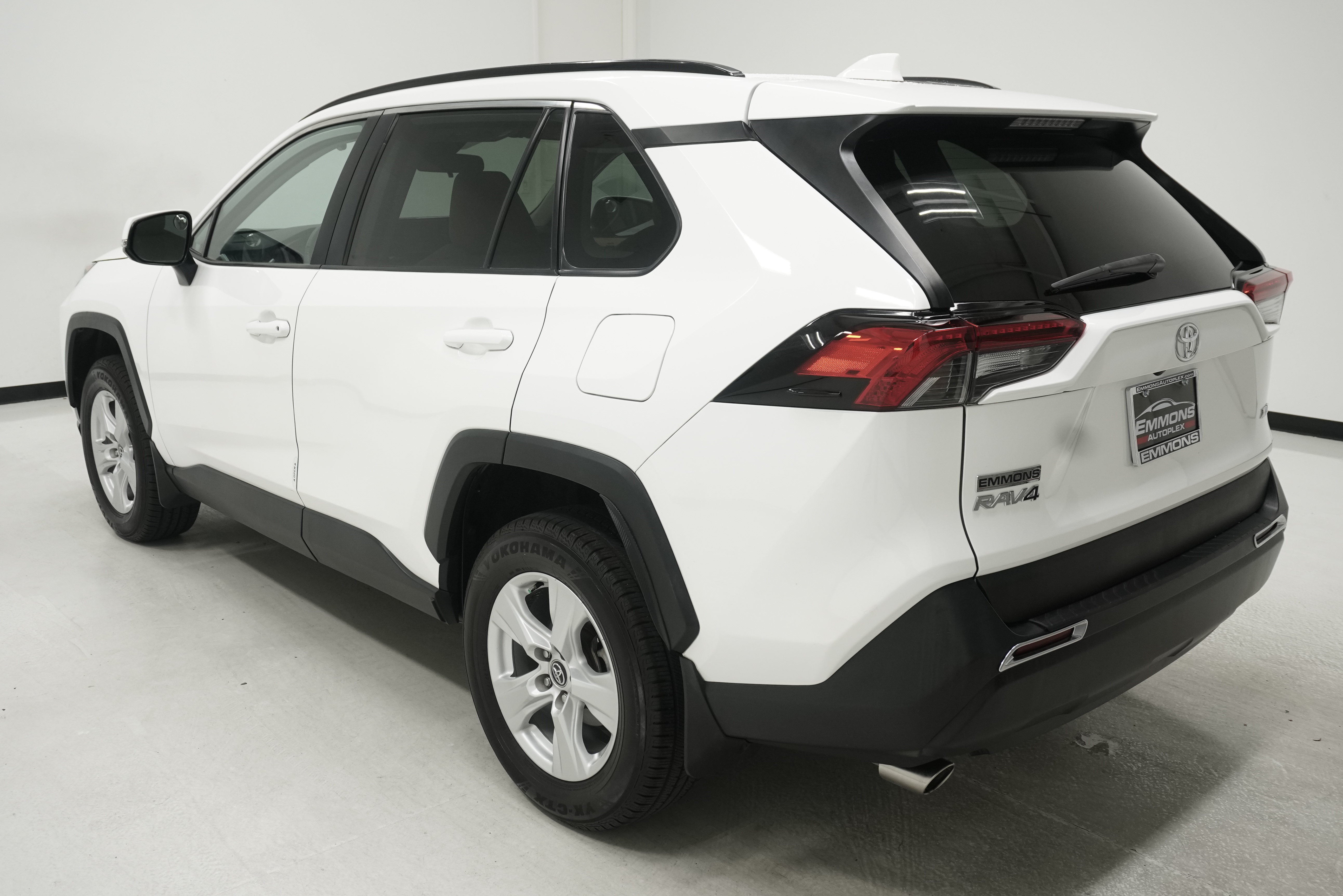 Used 2020 Toyota RAV4 XLE FWD image 6