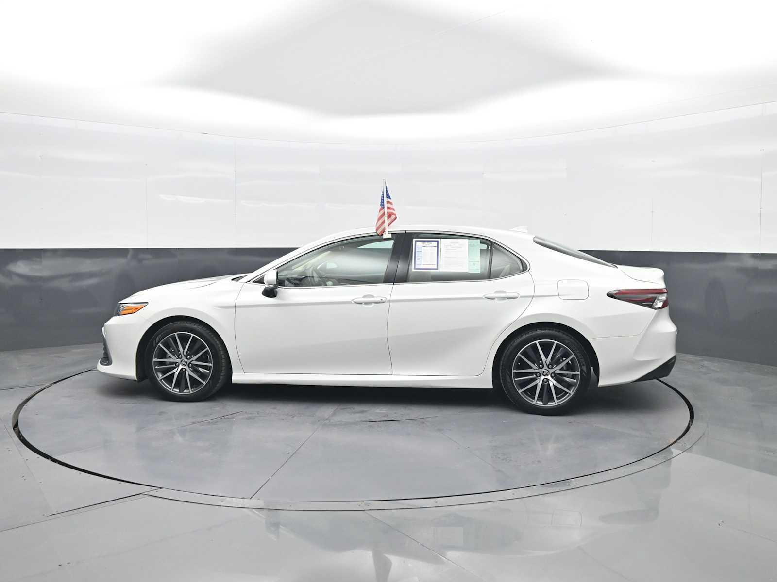 Used 2024 Toyota Camry XLE w/ Navigation Package FWD image 5