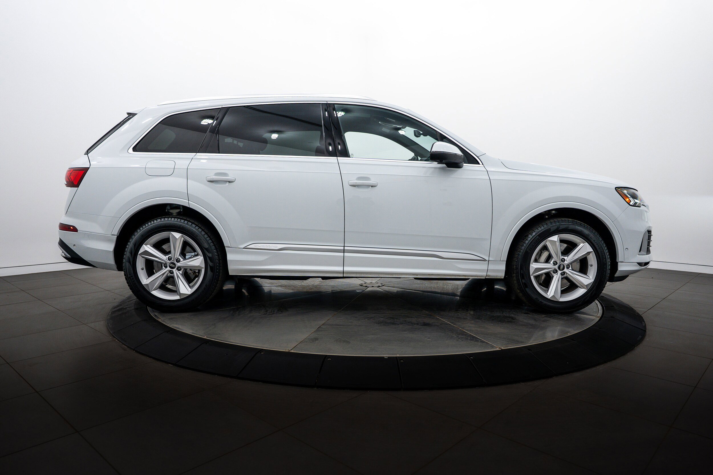 Certified 2023 Audi Q7 3.0T Premium w/ Convenience Package AWD/4WD image 3