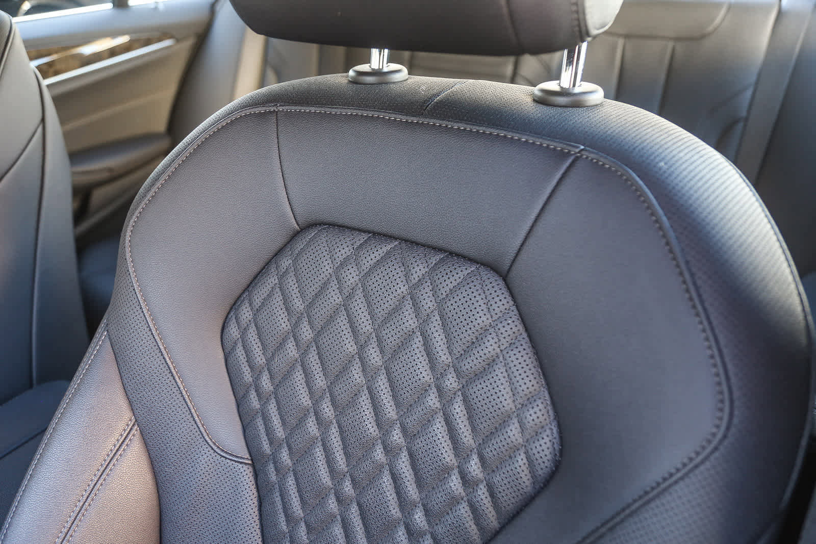 Certified 2023 BMW 530e w/ Convenience Package image 22