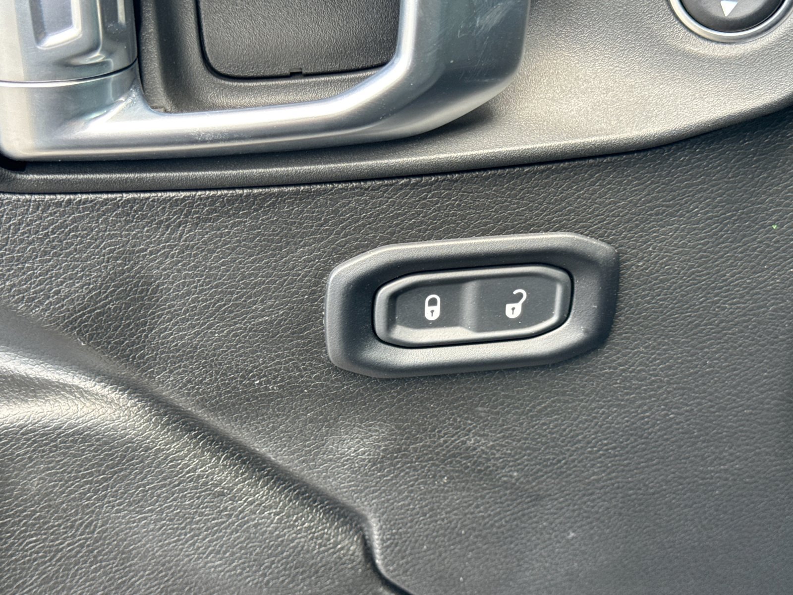 Used 2024 Jeep Wrangler Unlimited AWD/4WD image 12