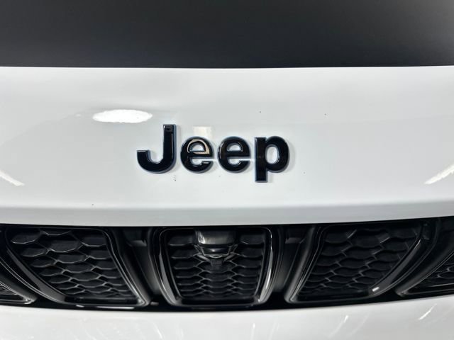 Used 2022 Jeep Grand Cherokee Trailhawk AWD/4WD image 9