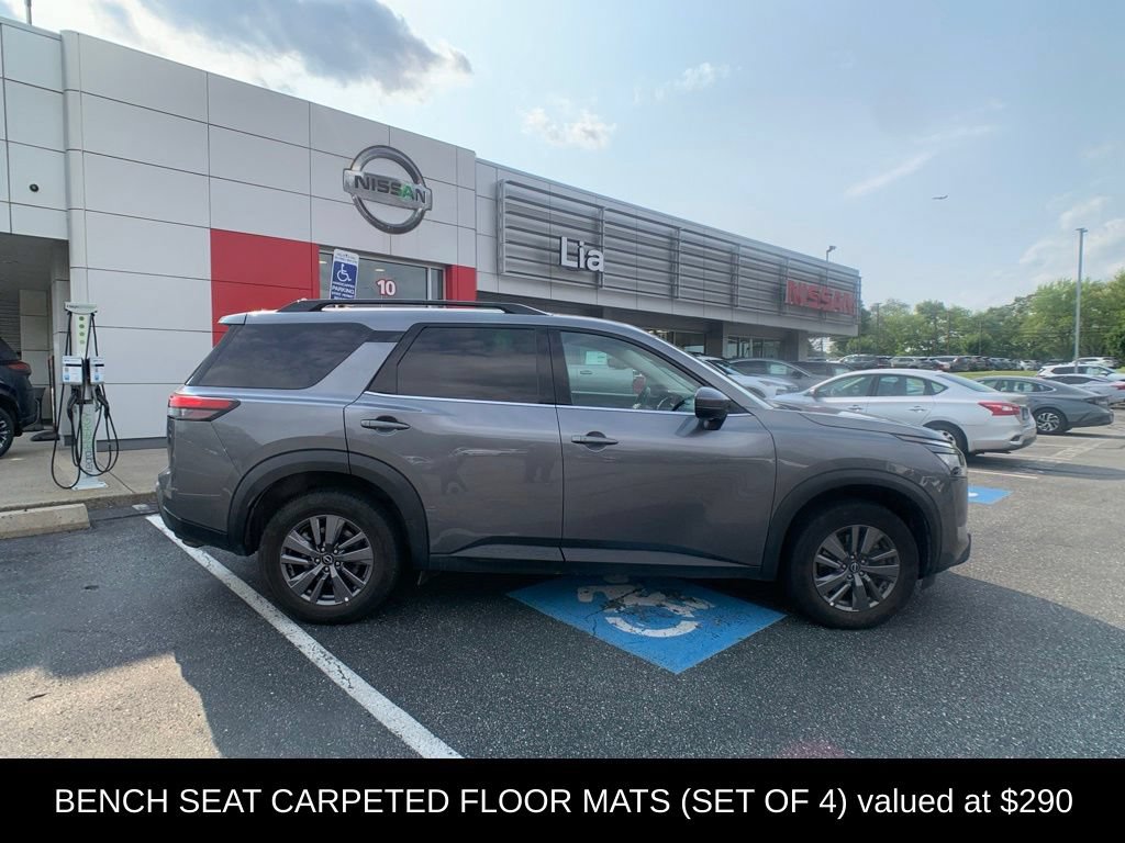 Used 2024 Nissan Pathfinder SV AWD/4WD image 2