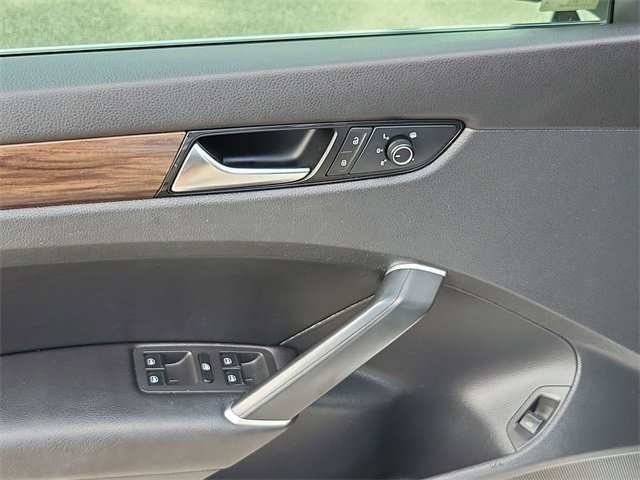 Used 2020 Volkswagen Passat 2.0T SEL image 15