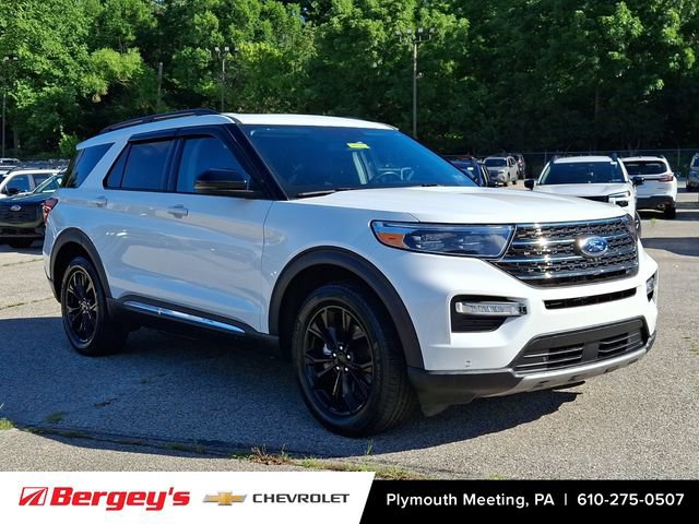 Used 2024 Ford Explorer XLT w/ Equipment Group 202A AWD/4WD image 2
