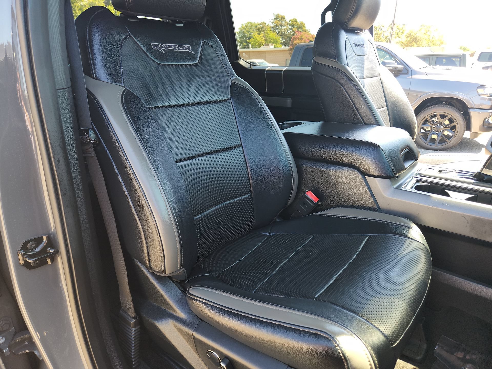 Used 2018 Ford F150 Raptor w/ Equipment Group 802A Luxury AWD/4WD image 26