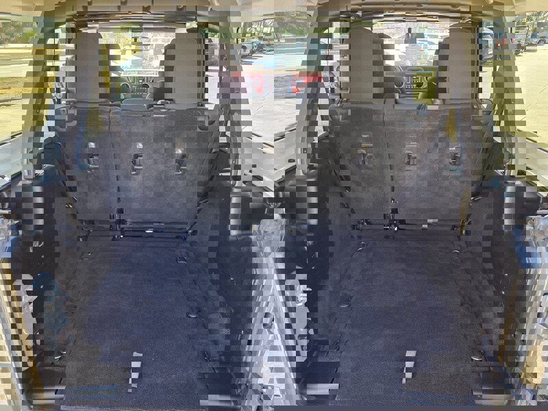 Used 2018 Jeep Wrangler Unlimited Rubicon w/ Cold Weather Group image 13