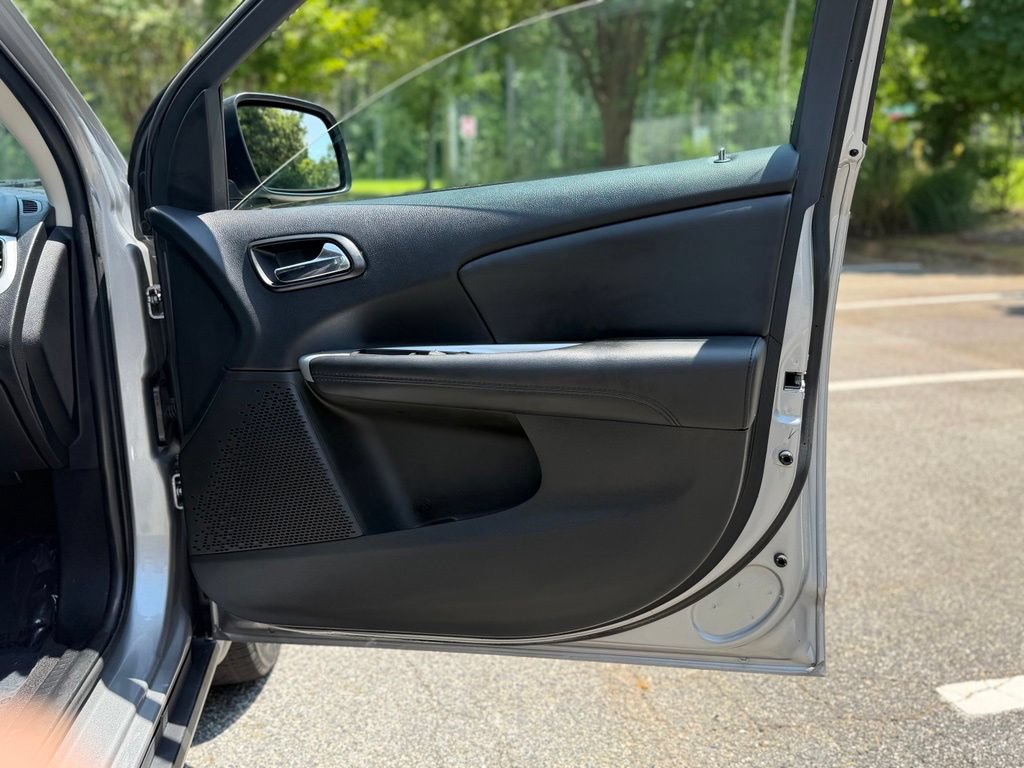 Used 2018 Dodge Journey SE w/ Blacktop Package FWD image 15