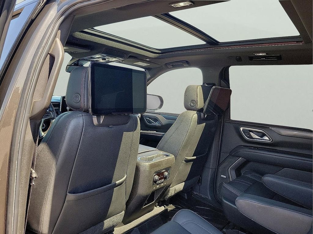 Used 2021 Chevrolet Tahoe RST w/ Luxury Package RWD image 12