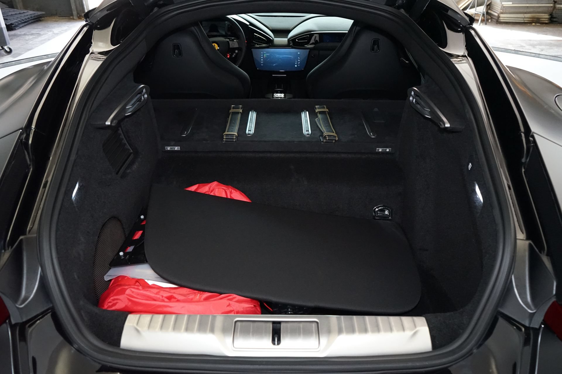 Used 2025 Ferrari 12Cilindri RWD image 40