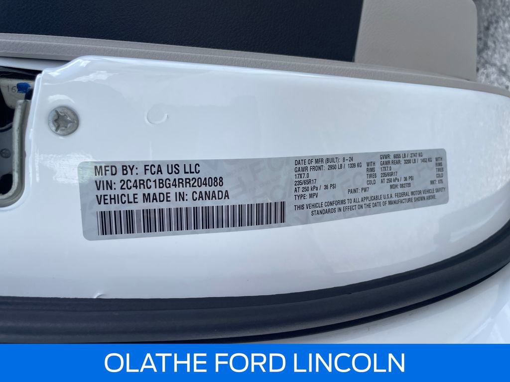 Used 2024 Chrysler Pacifica Touring-L FWD image 19