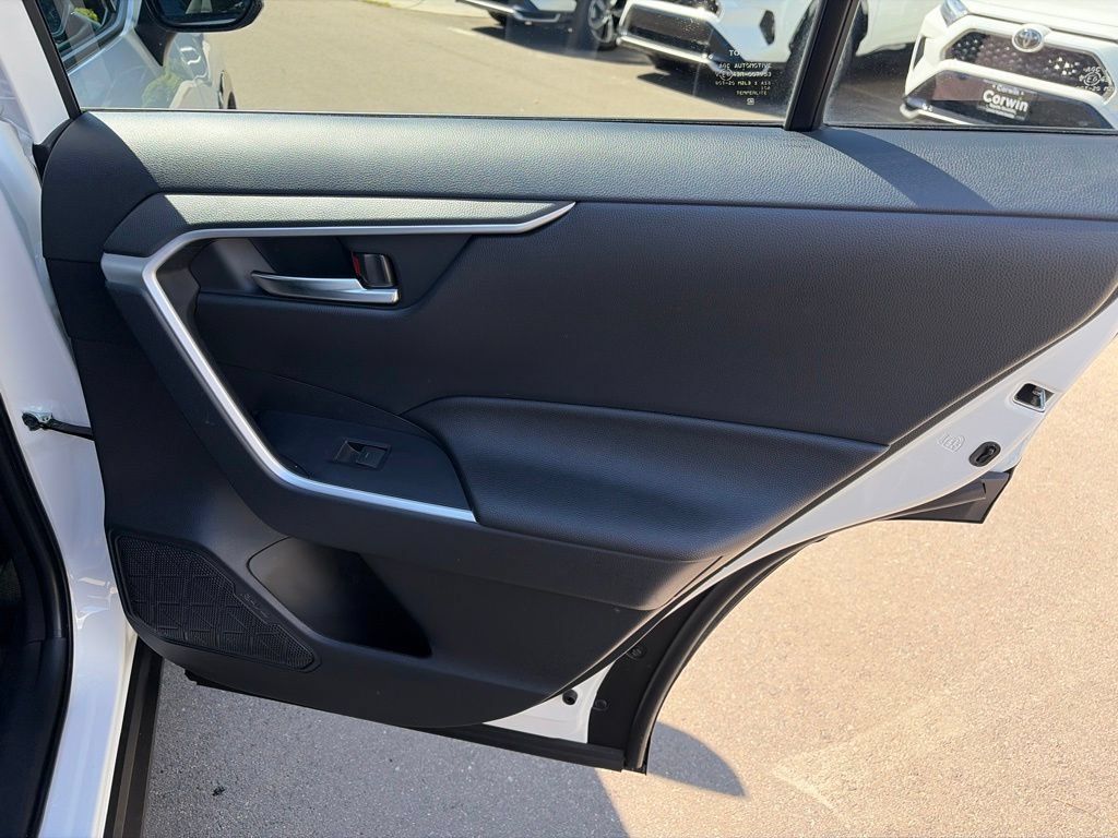 Used 2025 Toyota RAV4 SE AWD/4WD image 15