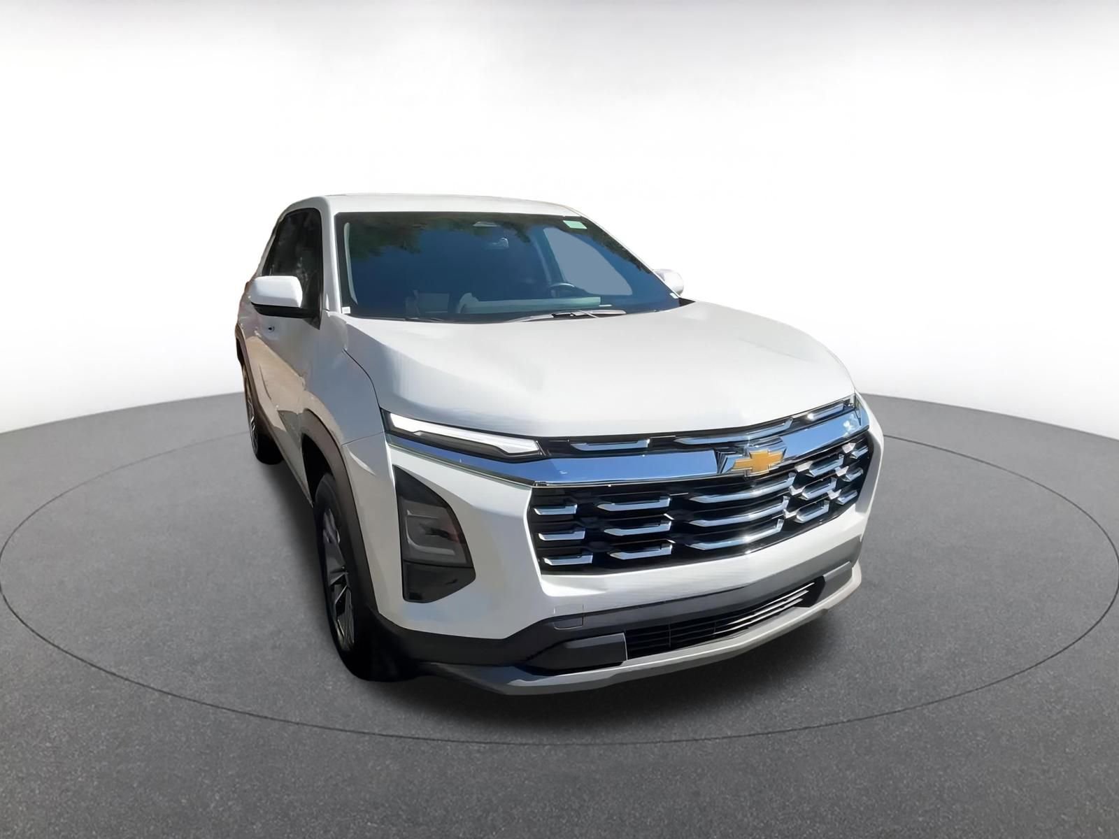 Used 2025 Chevrolet Equinox LT image 3