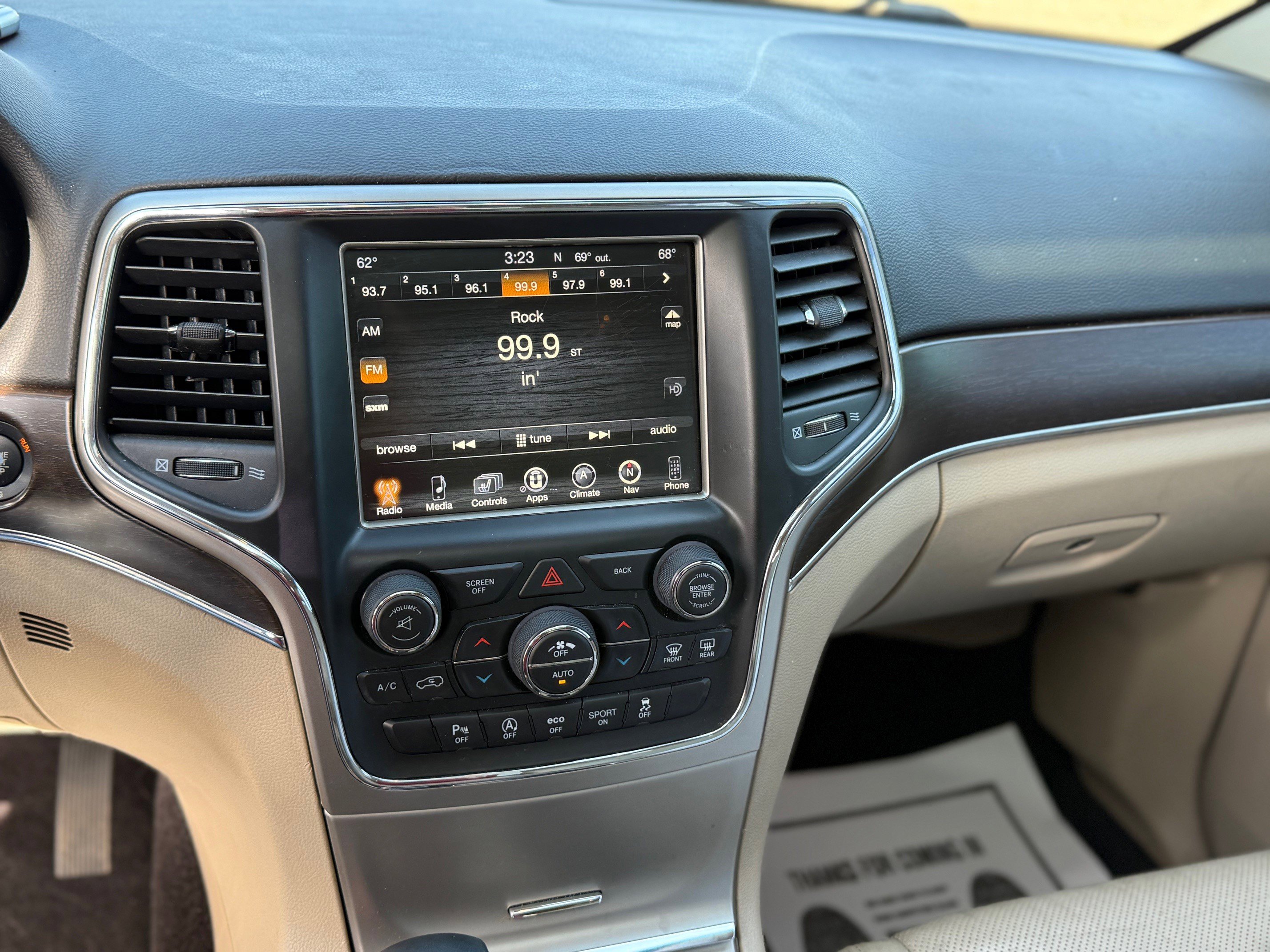 Used 2017 Jeep Grand Cherokee Limited w/ Luxury Group II image 13