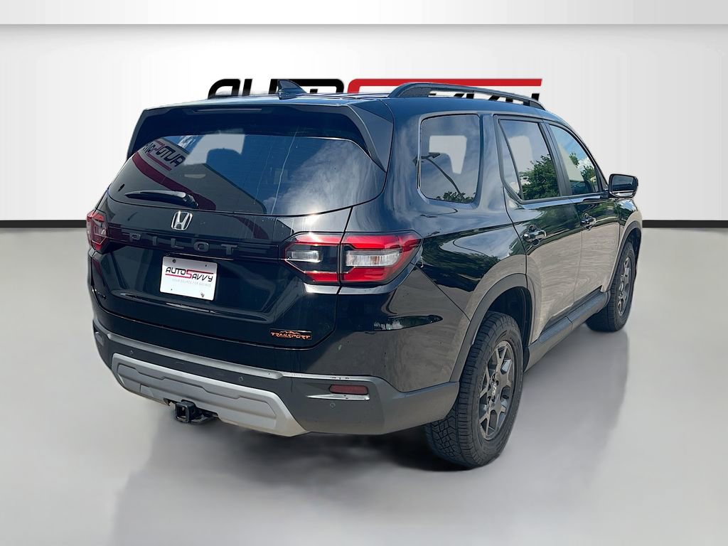 Used 2025 Honda Pilot TrailSport image 7