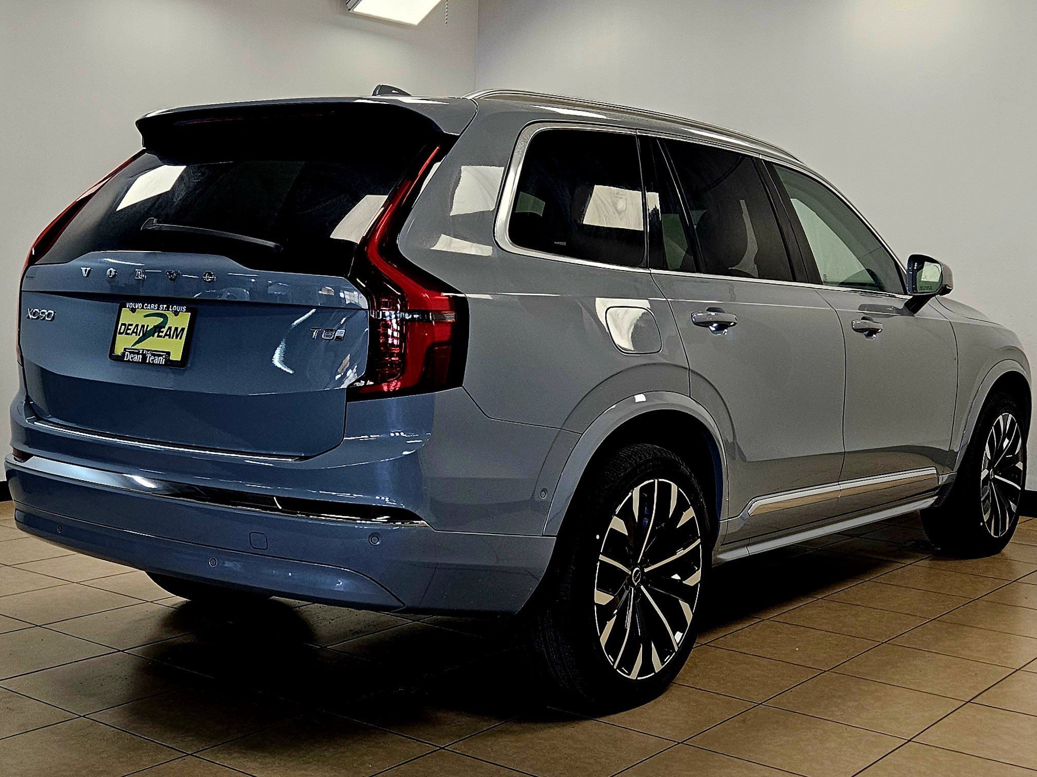 New 2026 Volvo XC90 T8 Plus w/ Protection Package Premier AWD/4WD image 5