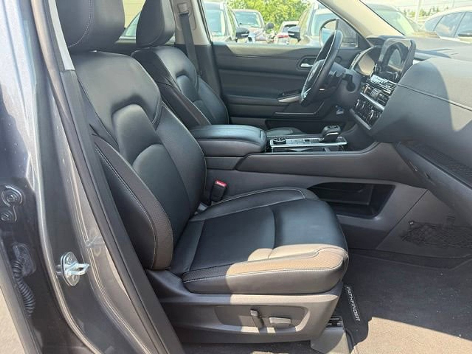 Used 2022 Nissan Pathfinder SL w/ Lighting Package (N92) AWD/4WD image 25