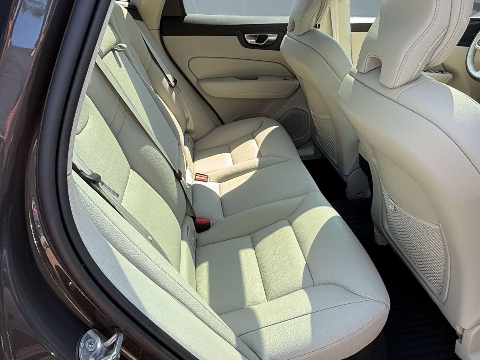 Certified 2025 Volvo XC60 B5 Plus w/ Protection Package Premier AWD/4WD image 30